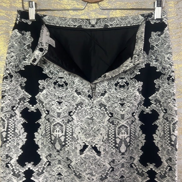 H&M Black And White Patterned Pencil Knee Length Skirt Size 10 - Picture 9 of 15